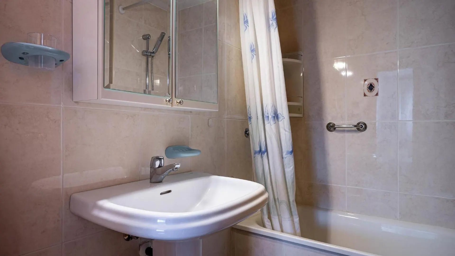 Апартаменты At006 Piscina Con Cesped, Airco, Pocos Min De La Playa Торредембарра